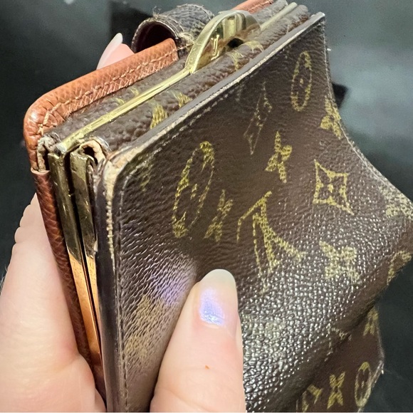 Vintage LV Walllet - Picture 10 of 12